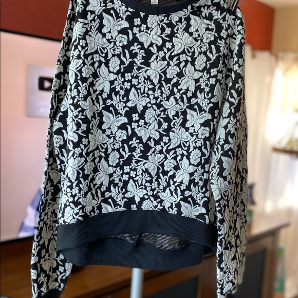 Sweat shirt size S/M two sizes - Picture 1 of 5